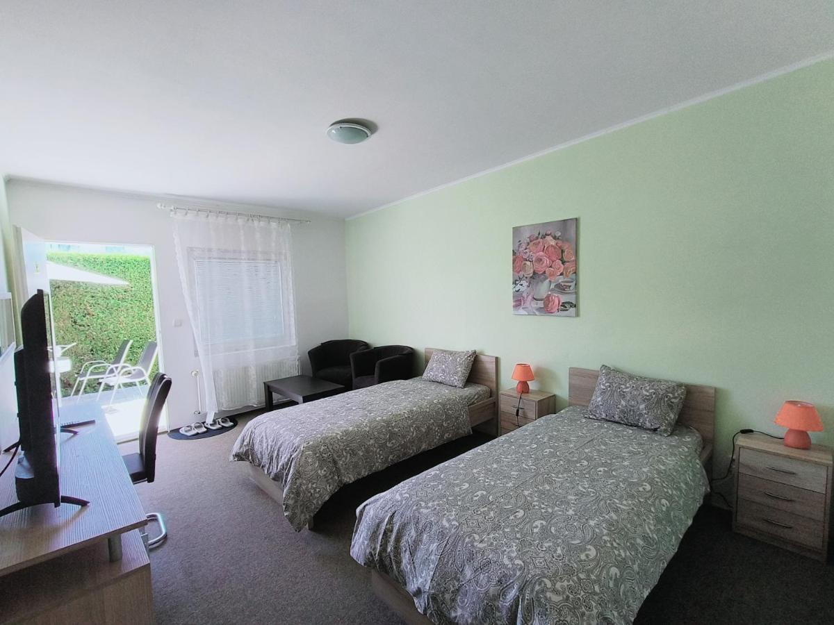 Cozy Room With Garden In Bratislava Exterior foto